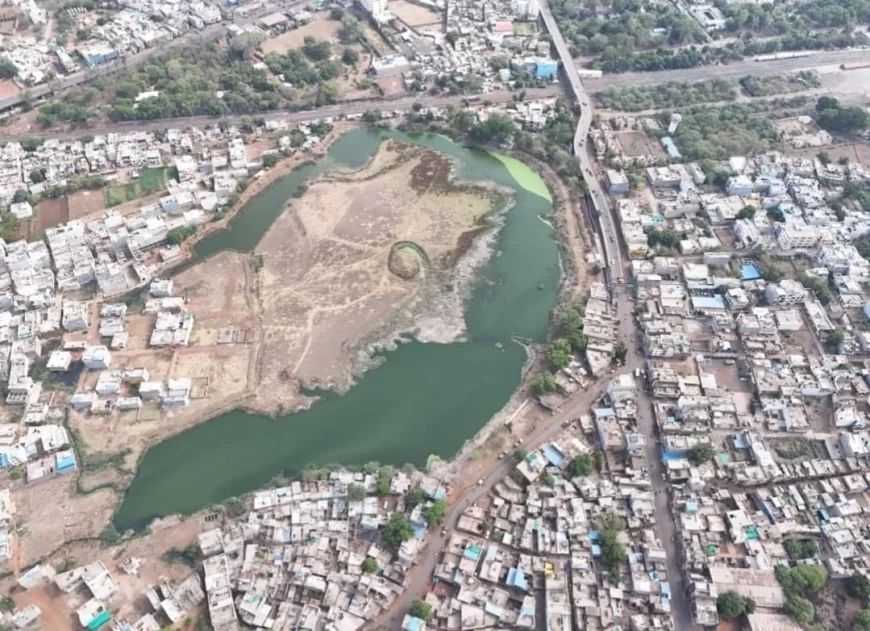जल संवर्धन अभियान में सफाई से उपेक्षित भुजरियां तालाब, नालों सहित गुनिया में बनें मकान डूबेंगे? क्या प्रशासन लेगा होने वाली जन धन हानि की जिम्मेदारी!
