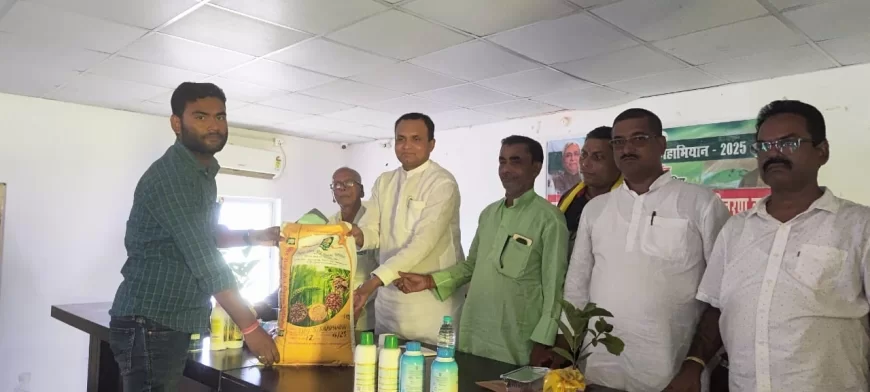 गायघाट में खरीफ़ महाअभियान का अयोजन, किसानों को दी गई जानकारी