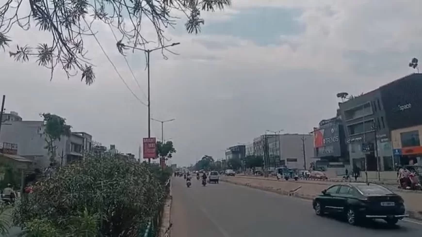 यूपी में मौसम का बदला मिजाज: 65 जिलों में आंधी-बारिश का अलर्ट