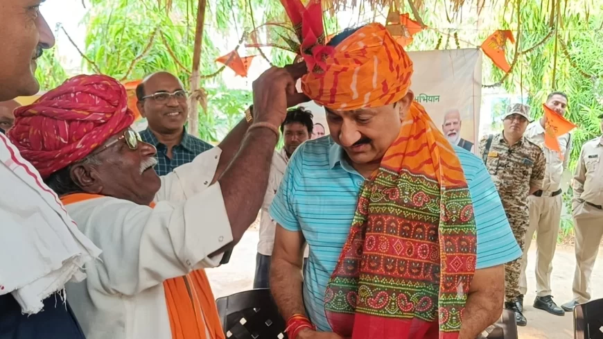विकसित कृषि संकल्प अभियान का कलेक्टर श्री कन्याल ने ग्राम बालाभेंट से किया शुभारंभ, किसानों से किया संवाद, जैविक खेती और शासकीय योजनाओं की दी जानकारी