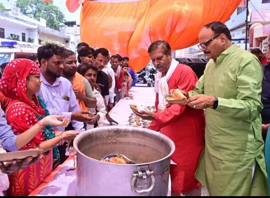 दैनिक संवाद प्रतिदिन के संपादक शेखर श्रीवास्तव द्वारा हनुमान जी के भंडारे का भव्य आयोजन