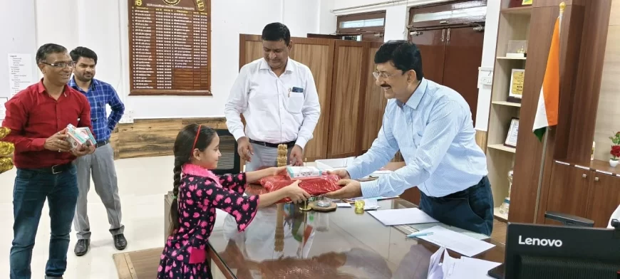 कलेक्टर ने पीएम केयर्स फॉर चिल्ड्रन योजना के हितग्राहियों से की आत्मीय मुलाकात