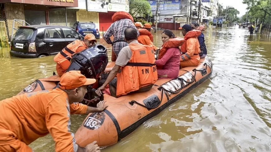 मिजोरम में पांच घर और होटल ढहे, कई लोगों के मारे जाने की आशंका, असम में भी पांच की मौत