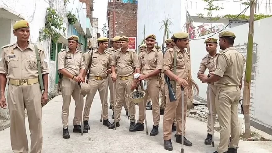 संभल में जुमे की नमाज को लेकर कड़ी सुरक्षा, जामा मस्जिद पहुंचे डीएम और एसपी