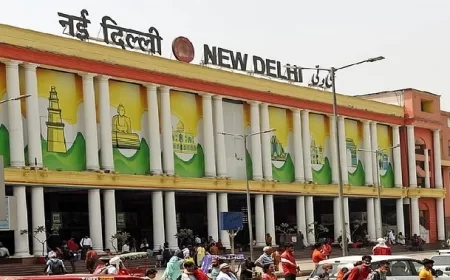 नई दिल्ली रेलवे स्टेशन पर यात्रियों को जेब करनी होगी ढीली, 15 मिनट से ज्यादा रुकने पर देने होंगे ₹200