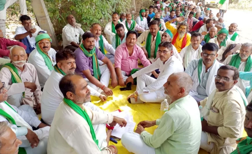 निजीकरण के विरोध में संघर्ष समिति का विरोध प्रदर्शन जारी, संघर्ष समिति को भाकियू अराजनैतिक ने दिया समर्थन