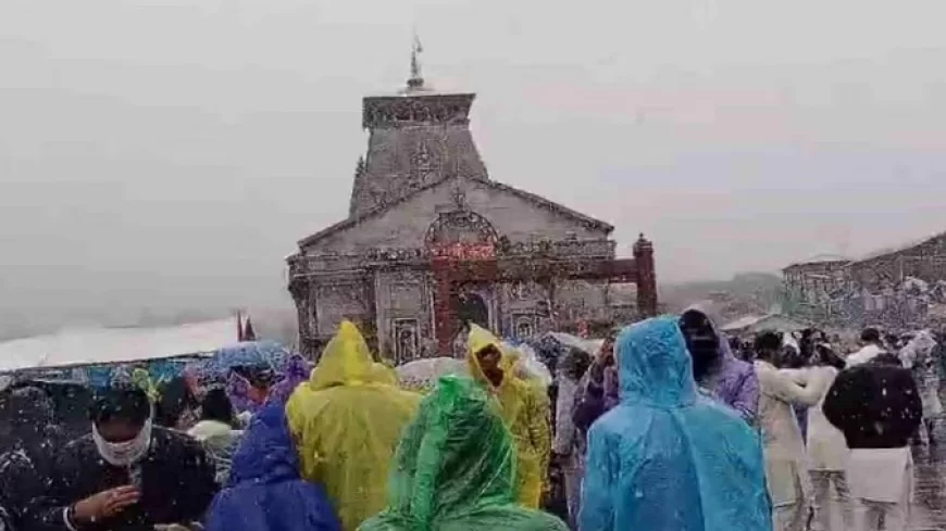 धाम में हुई सीजन की पहली बर्फबारी, झूम उठे भोलेनाथ के भक्त...हेमकुंड साहिब में तीसरी बार गिरी बर्फ