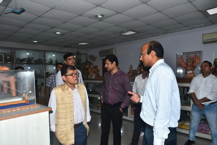 बिहार सर्किल के निदेशक डाक सेवाएं ने किया उपेंद्र महारथी शिल्प संस्थान का भ्रमण