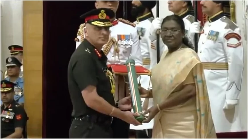 DGMO लेफ्टिनेंट जनरल राजीव घई को उत्तम युद्ध सेवा पदक, राष्ट्रपति मुर्मू ने किया सम्मानित