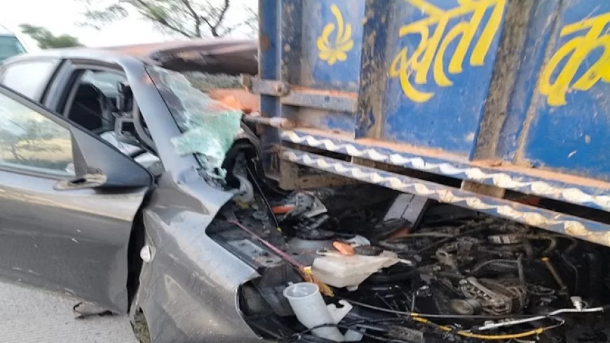 यमुना एक्सप्रेसवे पर भीषण हादसा: तेज़ रफ्तार कार ने ली दो युवकों की जान, तीन साथी गंभीर रूप से घायल