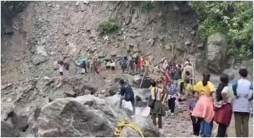 सिक्किम में तबाही: चेट्टन में फंसे 64 पर्यटकों में 17 को सुरक्षित निकाला गया, बचाव दल ने फिर शुरू किया अभियान