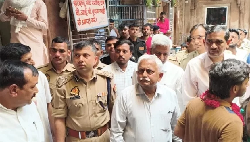वृंदावन कॉरिडोर और ट्रस्ट पर सीएम योगी के दूत अवनीश अवस्थी ने की सेवायतों से गहन मंत्रणा