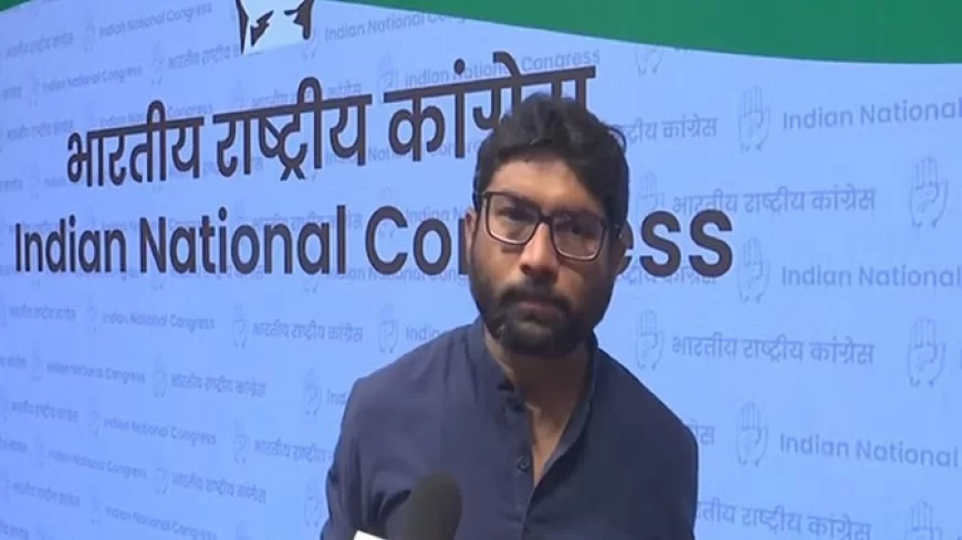 मेवाणी का केंद्र पर हमला: "अमेरिकी दबाव में हुआ संघर्ष विराम, सरकार बताए शर्तें"