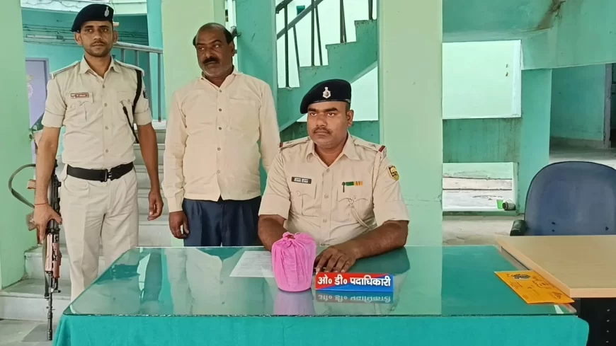 KAIMUR POLICE ARREST A DRUG PEDDLER WITH 74 PACKETS OF GANJA
