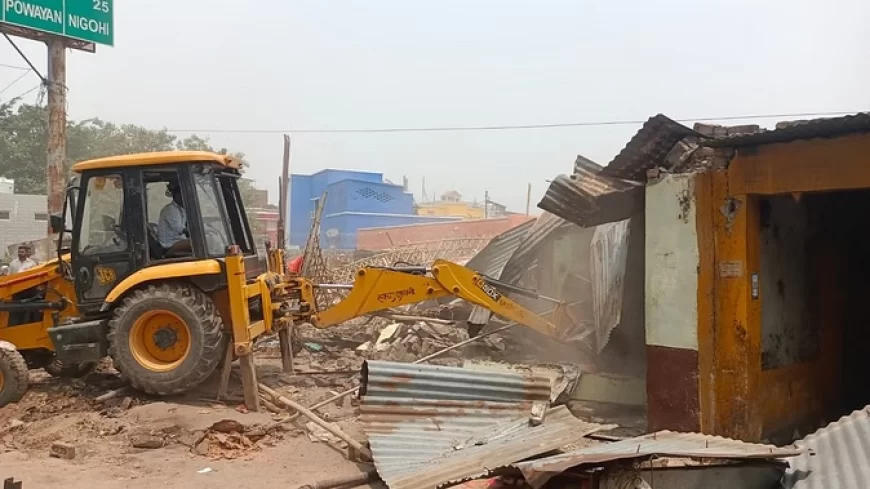 सेना ने कब्जामुक्त कराई अपनी जमीन, दुकानों पर चला बुलडोजर... दुकानदारों की पुलिस से नोकझोंक