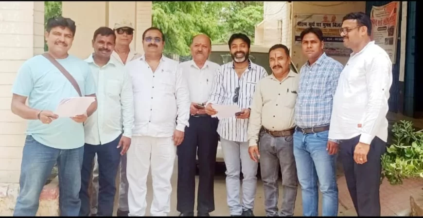 जनसमस्याओं को लेकर व्यापारियों ने डीएम को सौंपा ज्ञापन