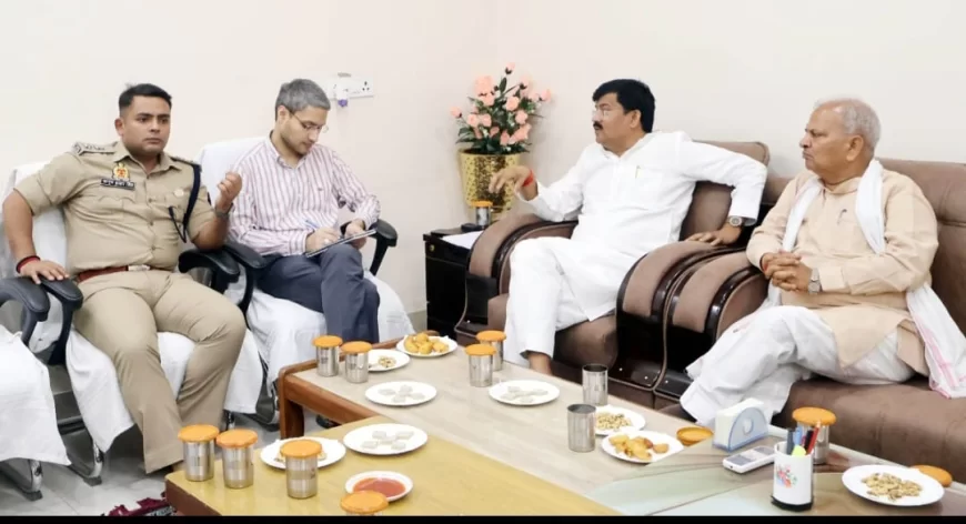 अधिकारियों ने जनप्रतिनिधियों संग की गोष्ठी, जिले की समस्याओं पर की विस्तृत चर्चा