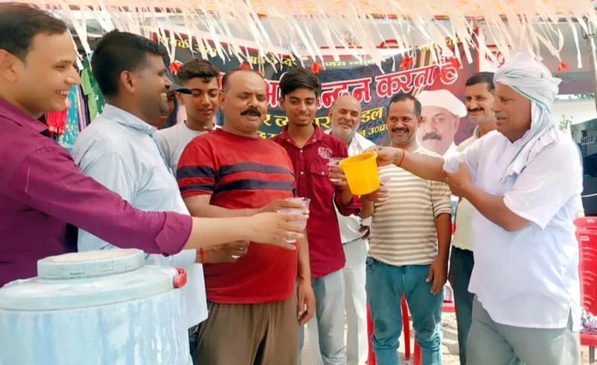 बकेवर व्यापार मंडल ने राहगीरों का गला कराया तर, भीषण गर्मी के बीच शरबत पीकर सभी ने आयोजकों को सराहा