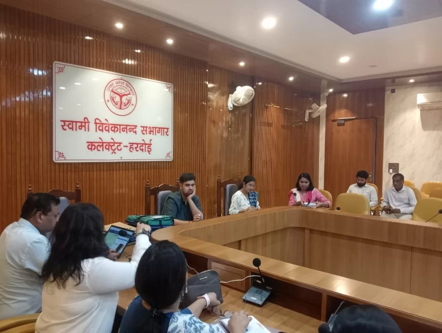 जिलाधिकारी ने की एचसीएल फाउंडेशन के साथ बैठक