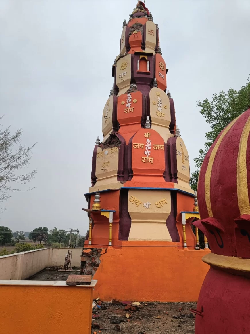 गुना में आंधी-बारिश के साथ गिरी बिजली, उकावद कलां हनुमान मंदिर का शिखर क्षतिग्रस्त