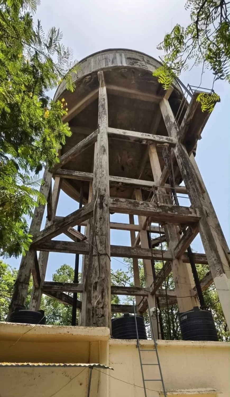 शहर का जर्जर पानी की टंकी PHE नपा वाटर वर्क्स कभी भी गिर सकता हैं, कलेक्टर ओर सीएमओ संज्ञान ले