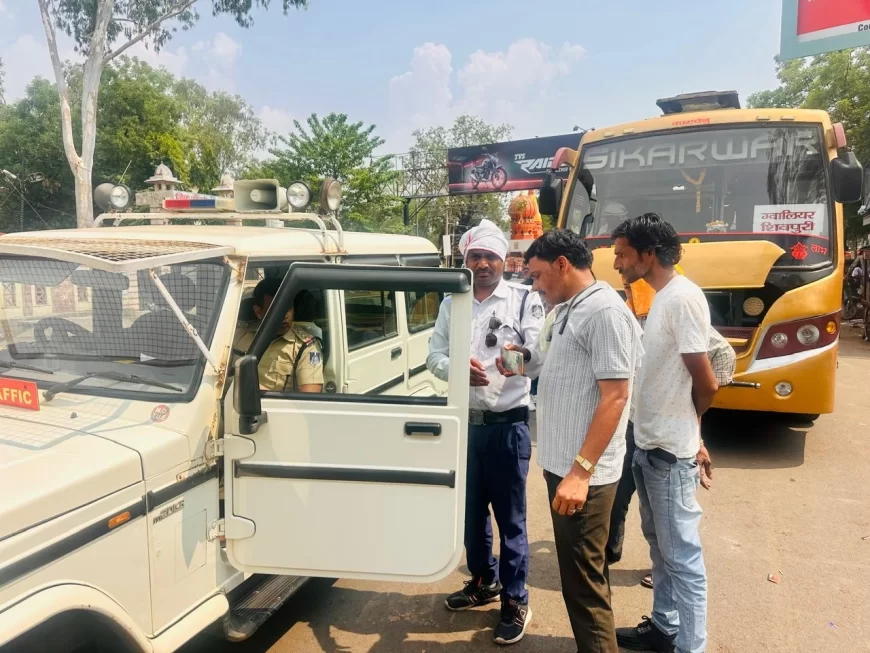 गुना पुलिस का सघन वाहन चेकिंग अभियान, यातायात नियमों का उल्लंघन करते पाई गई 03 बसों पर 18,000/- रुपये का जुर्माना