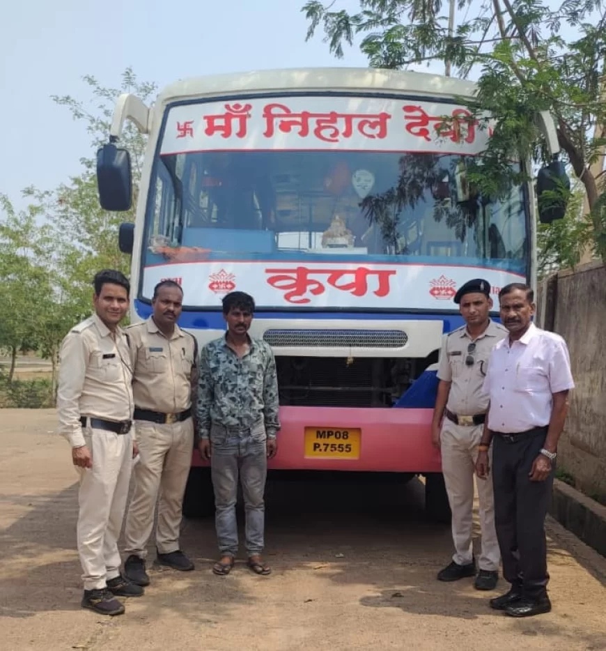 बिना परमिट और कर बकाया पर की गई सख्त कार्रवाई, बस जप्त