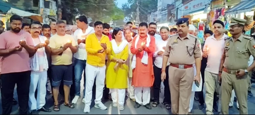 कैंडल मार्च निकाल प्लेन दुर्घटना के मृतकों को दी श्रद्धांजलि, दो मिनट का मौन रखकर ईश्वर से की प्रार्थना