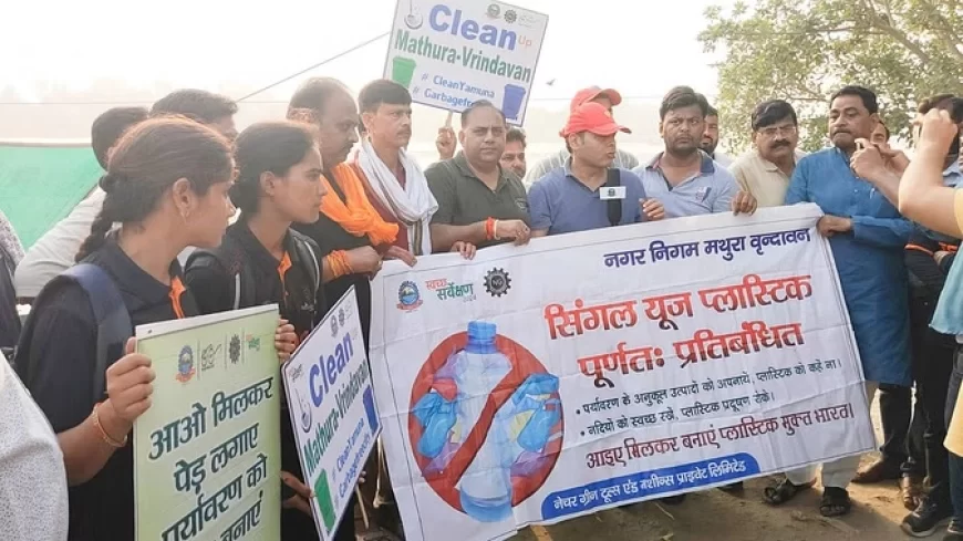 मथुरा: यमुना में गिर रहे नालों पर जताई नाराजगी...विधायक ने चलाया सफाई अभियान