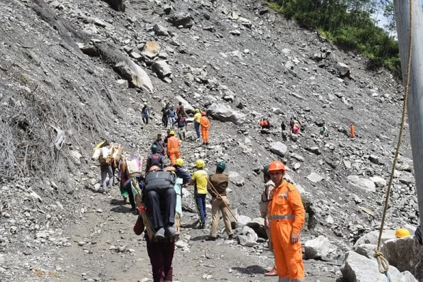जंगलचट्टी के पास मलबा पत्थर गिरने से रास्ता खराब, सोनप्रयाग से केदारनाथ की यात्रा रोकी गई