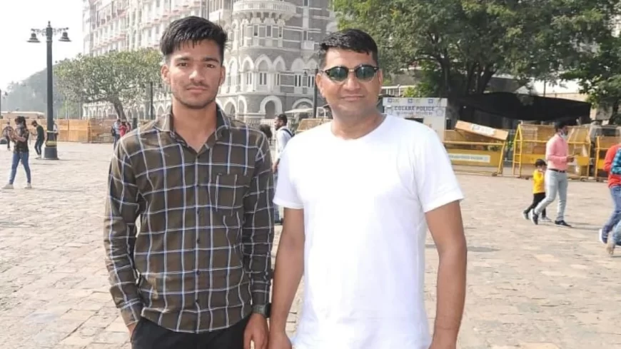 पिता-पुत्र की जोड़ी बनी चर्चा का विषय, पूरे गांव में बांटी गई मिठाई; अब एक साथ पहनेंगे पुलिस की वर्दी