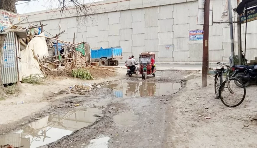 सेंट मेरी स्कूल जाने वाली सड़क बदहाल, आए दिन होती घटनाएं