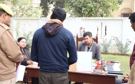 जिलाधिकारी ने जन सुनवाई मे सुनी 92 शिकायतें