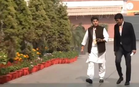 बीजेपी मुख्यालय पहुंचे ज्योतिरादित्य सिंधिया, राष्ट्रीय अध्यक्ष चुनाव में किया मतदान