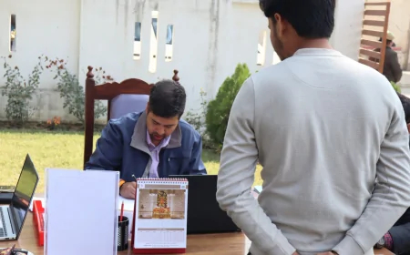 जिलाधिकारी ने जन सुनवाई मे सुनी 94 शिकायतें