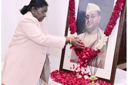 नेताजी सुभाष चंद बोस को भावभीनी श्रद्धांजलि दी गयी