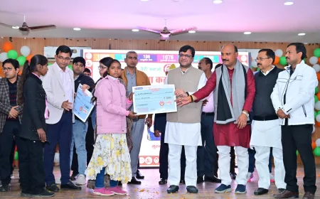 उत्तर प्रदेश स्थापना दिवस व राष्ट्रीय बालिका दिवस पर मेधावी बालिकाओं का सम्मान