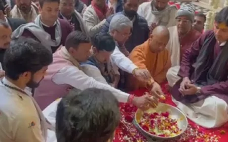 भाजपा राष्ट्रीय अध्यक्ष नितिन नवीन पहुंचे मथुरा, बांके बिहारी मंदिर में पूजा-अर्चना की