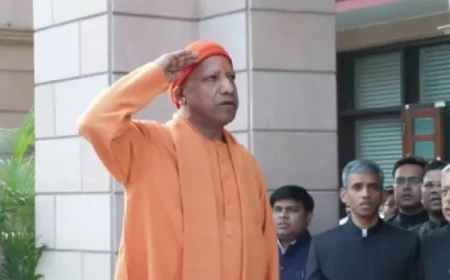 राजधानी लखनऊ में सीएम योगी आदित्यनाथ ने फहराया तिरंगा, धूमधाम से मनाया जा रहा 77वां गणतंत्र दिवस