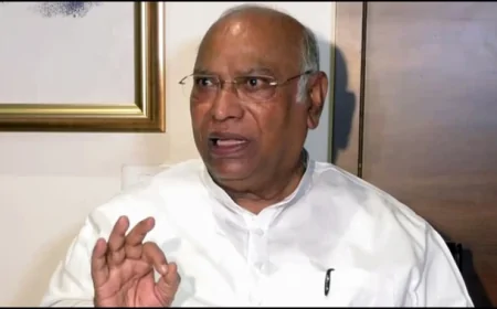 गणतंत्र दिवस समारोह में प्रोटोकॉल को लेकर खरगे नाराज़, बोले—विपक्ष का अपमान हुआ