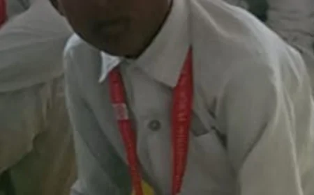 छात्र की संदिग्ध मौत पर भड़का आक्रोश, हत्या के आरोपी की गिरफ्तारी की मांग पर अड़े परिजन, दोबारा पोस्टमार्टम रिपोर्ट पर टिकी पुलिस की जांच