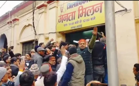 UGC कानून के विरोध में हरदोई में जबरदस्त प्रदर्शन, डीएम कार्यालय पर अधिवक्ता संघ व सामाजिक संगठनों का घेराव