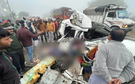 ग्वालियर में कोहरे के बीच भीषण सड़क हादसा, ट्रक की टक्कर से एक ही परिवार के चार लोगों की मौत