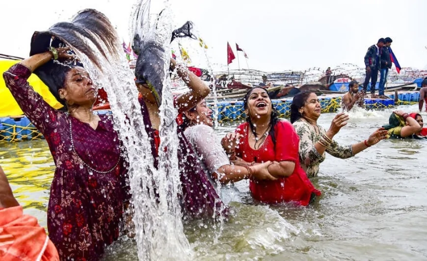 मकर संक्रांति से पहले माघ मेले में उमड़ा आस्था का सैलाब, 25 लाख श्रद्धालु पहुंचे; पार्किंग से लेकर सुरक्षा तक चाक-चौबंद इंतजाम