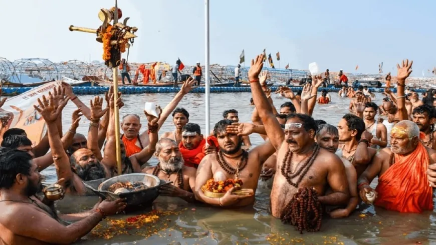 त्रिवेणी संगम पर उमड़ा आस्था का सैलाब, मकर संक्रांति पर 54 लाख से अधिक श्रद्धालुओं ने लगाई डुबकी