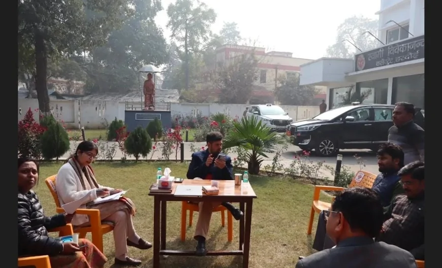 हरदोई के पर्यटन स्थलों एवं चौराहों के कायाकल्प में तेजी लाने के डीएम ने दिए निर्देश