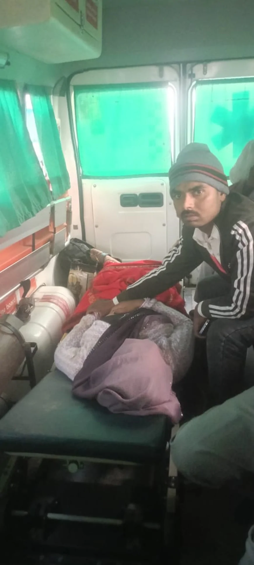 हरपालपुर थाना क्षेत्र में लमकन डिघासा रोड पर ऑटो पलटने से दम्पति घायल