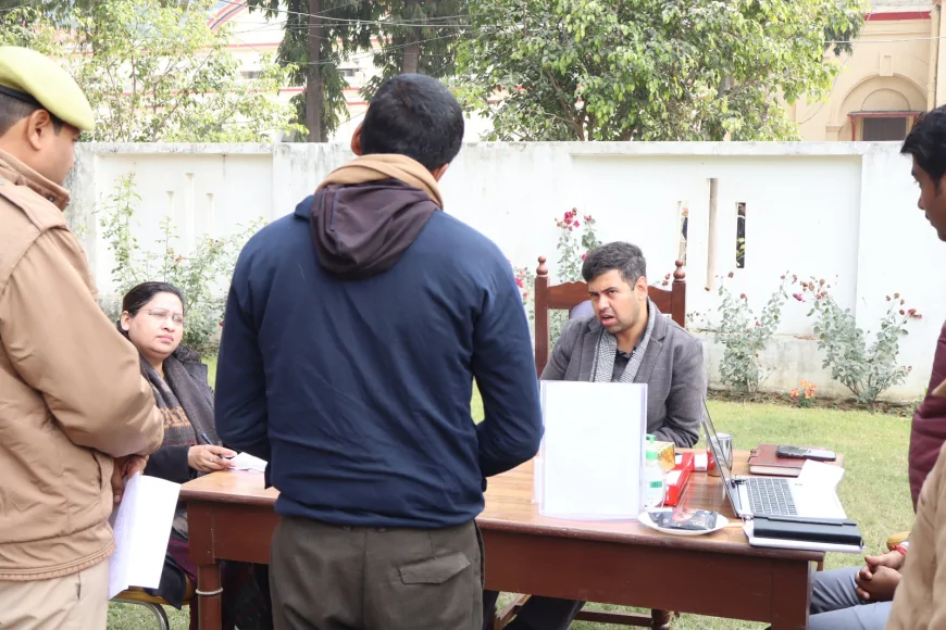 जिलाधिकारी ने जन सुनवाई मे सुनी 92 शिकायतें