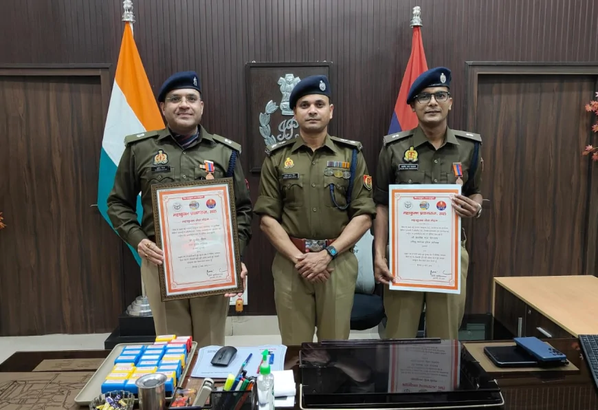 महाकुंभ में उत्कृष्ट कार्य करने पर एएसपी आलोक राज नारायण व एएसपी सुबोध गौतम महाकुंभ सेवा मेडल से सम्मानित
