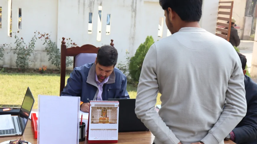 जिलाधिकारी ने जन सुनवाई मे सुनी 94 शिकायतें